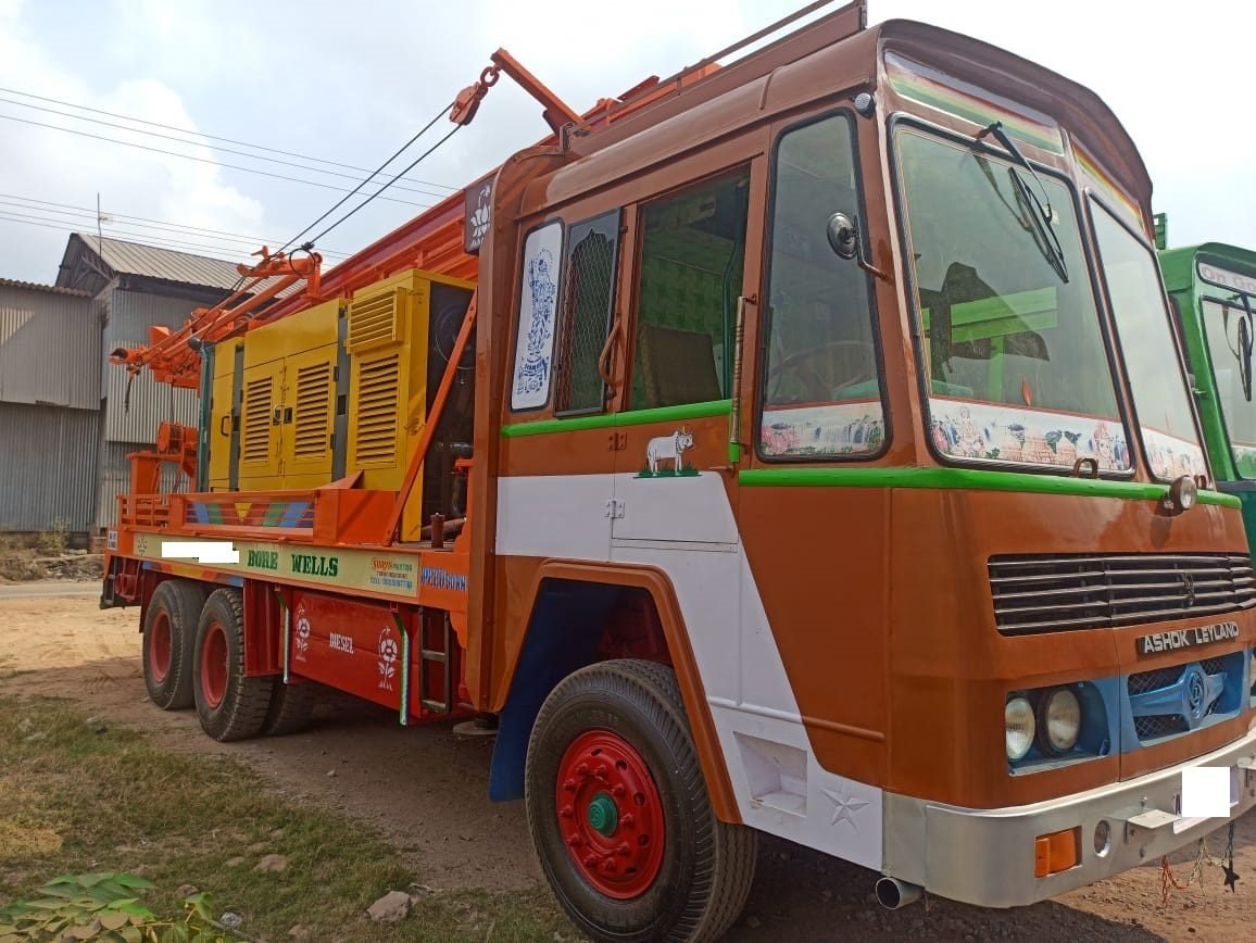 second hand borwell machine rig with atlas copco compressor